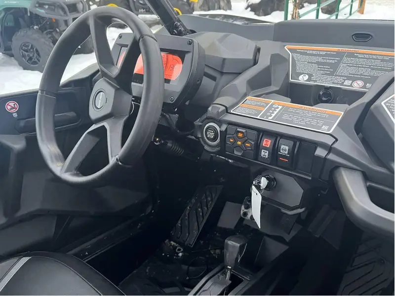 Can-Am COMMANDER XT 700 2026