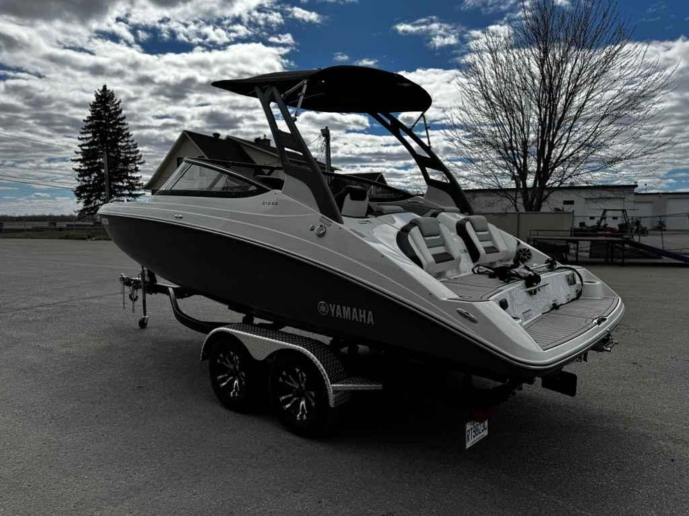 2022 Yamaha 212se alt
