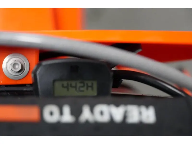 2025 KTM 250 SX-F thumbnail 6