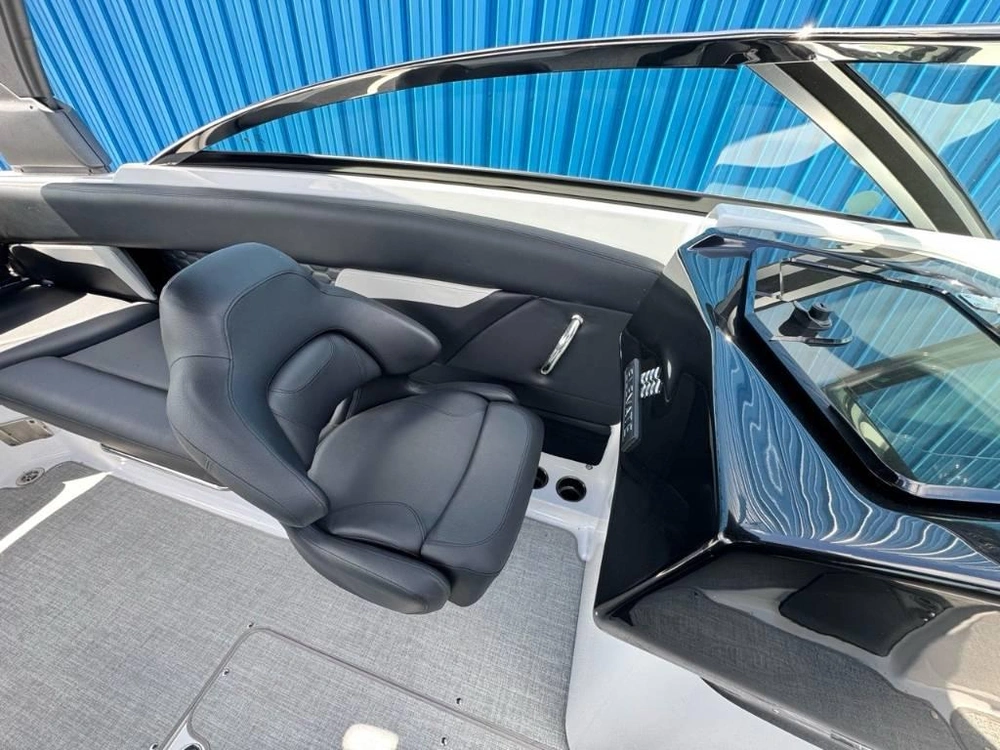 2024 Four Winns Hd8 Mercruiser 6.2l / Bravo 3 alt