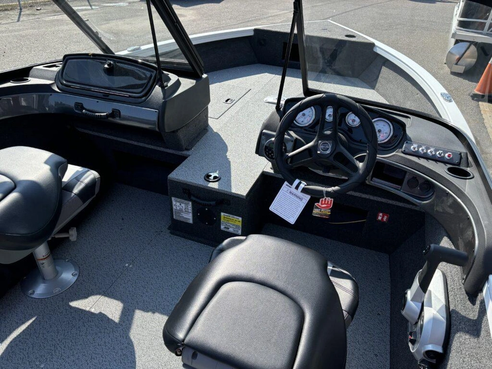 2026 Crestliner 1750 Hawk W/115hp & Matching Trailer! alt