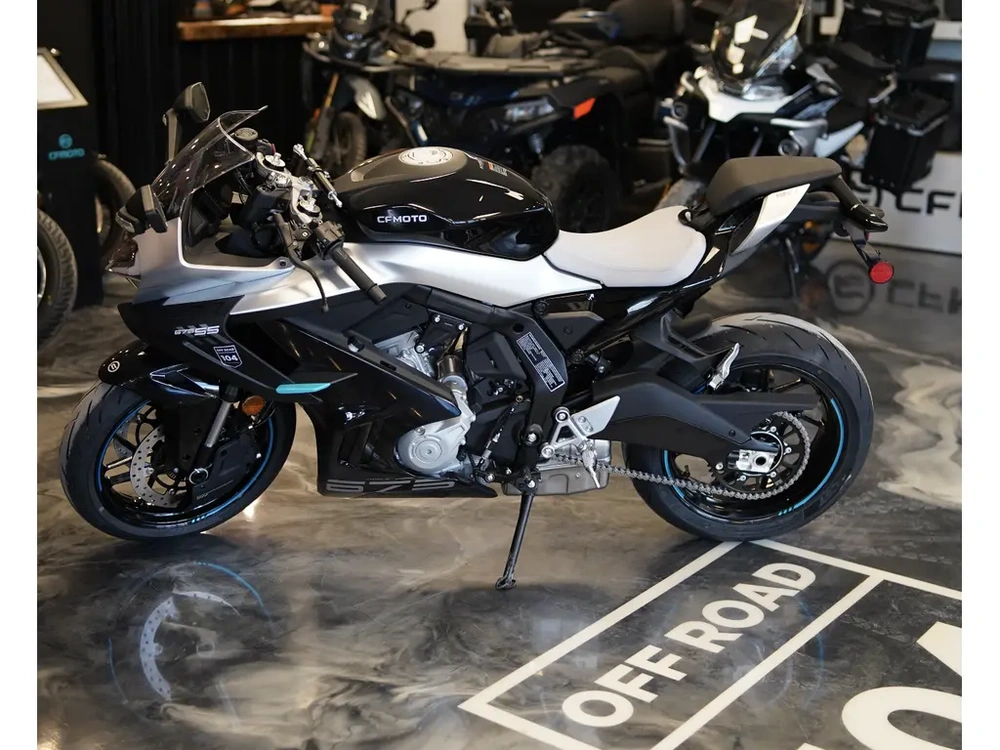 Cfmoto 675 Ss Noir 2026 alt