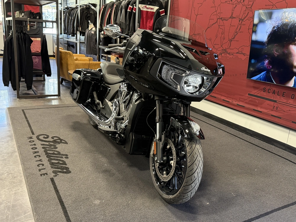 2025 Indian Motorcycle Challenger, Base alt