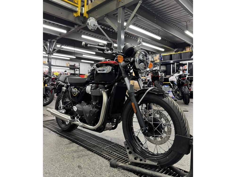 Triumph Bonneville T100 2026 alt