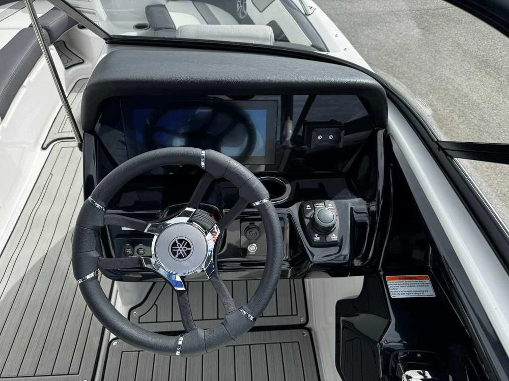2022 Yamaha 212se alt