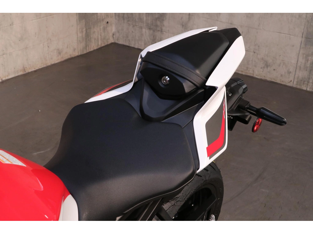 Yamaha Yzf-r9 70e Anniversaire 2026 alt