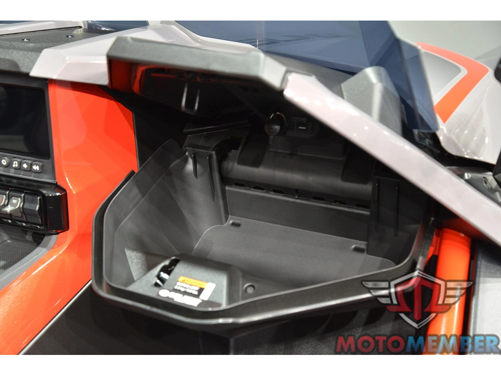 2026 Slingshot R Manual alt
