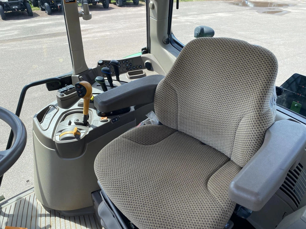 John Deere 6110m 2023 alt
