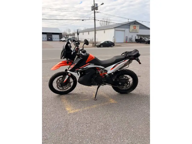 2022 KTM 890 ADV R