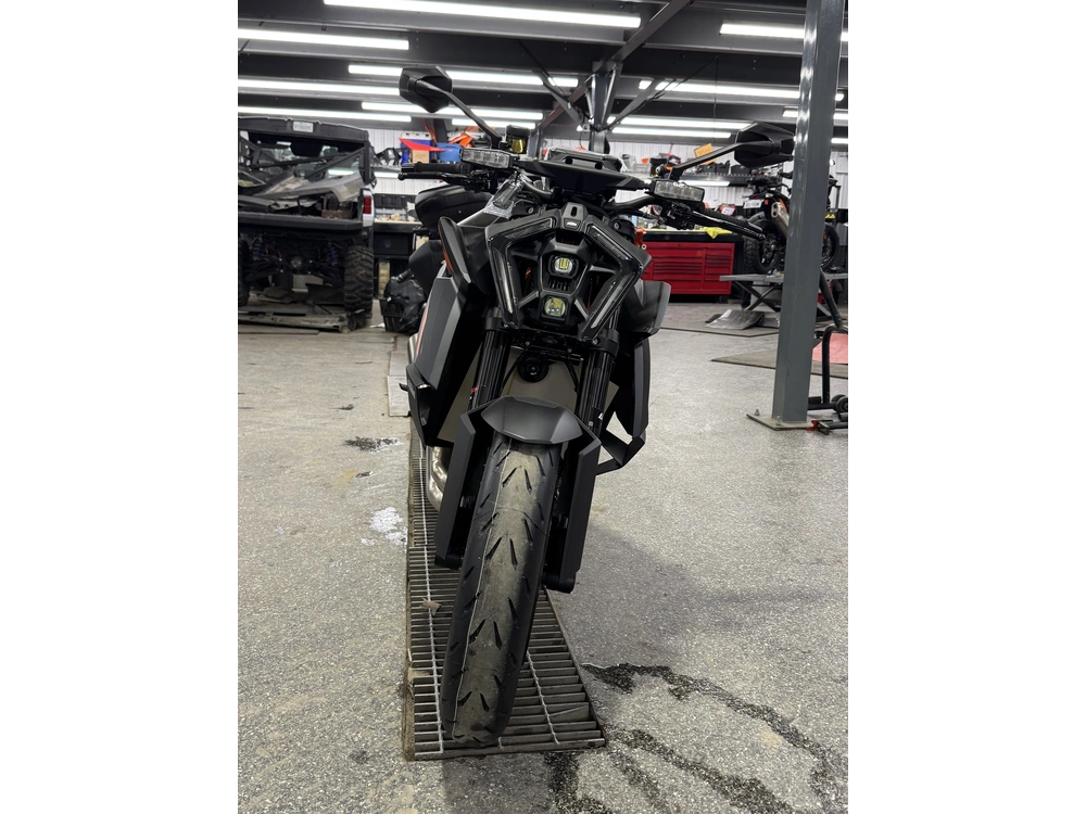 Ktm 1390 R Evo 2026 alt