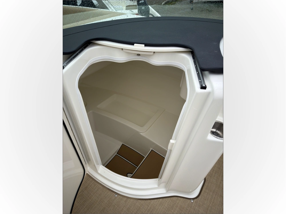2026 Sea Ray Sdx 230 alt