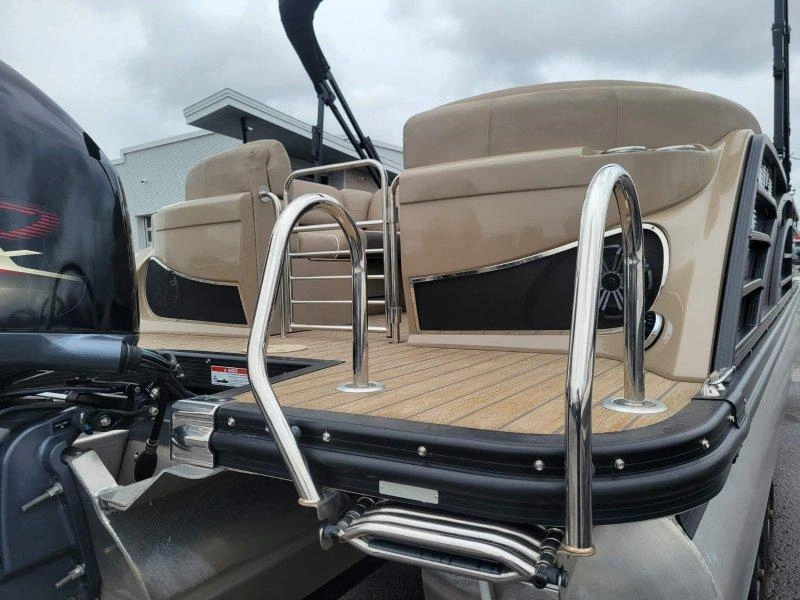 2019 Bennington Marine R 23 Fastback 3 Tubes / Vf150 alt