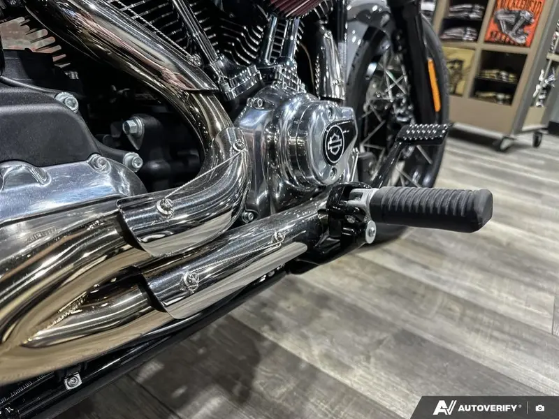 2025 Harley-Davidson FXBB - Street Bob® thumbnail 9