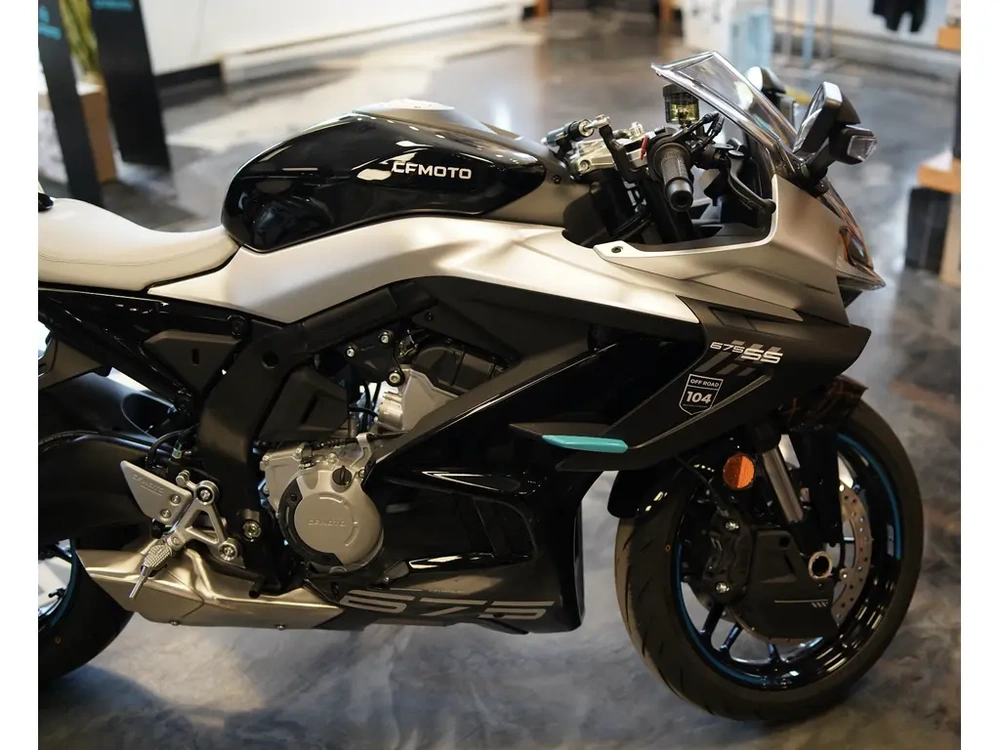 Cfmoto 675 Ss Noir 2026 alt