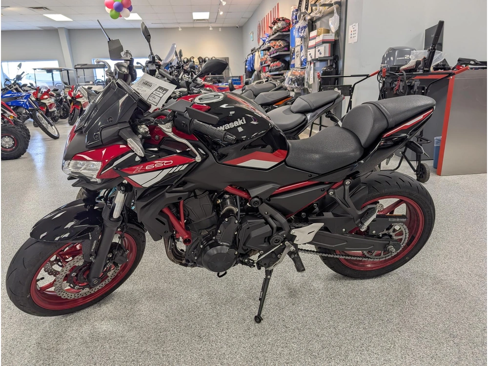2024 Kawasaki Z650 alt