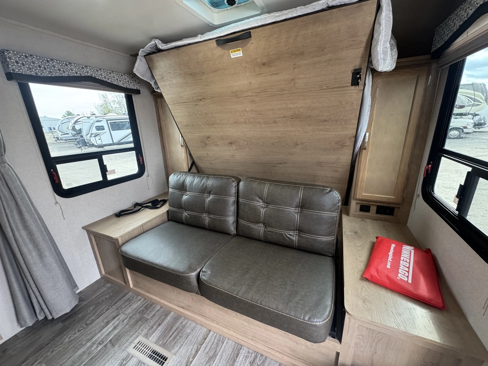Winnebago Minnie 2201ds 2020 alt