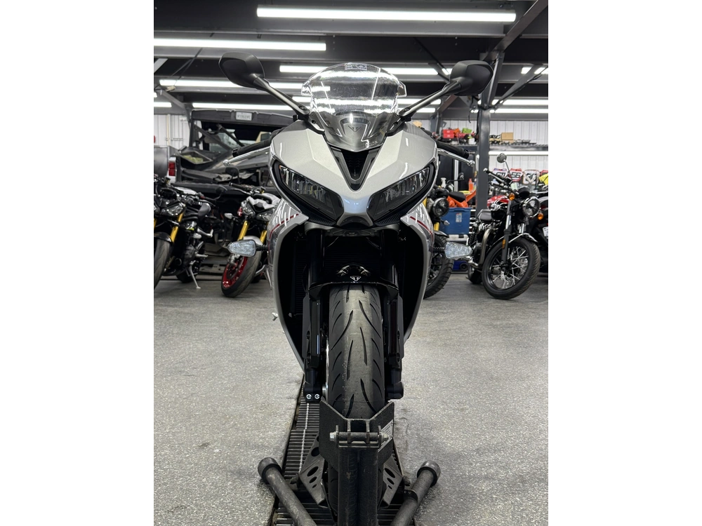 Triumph Daytona 660 Argent 2026 alt