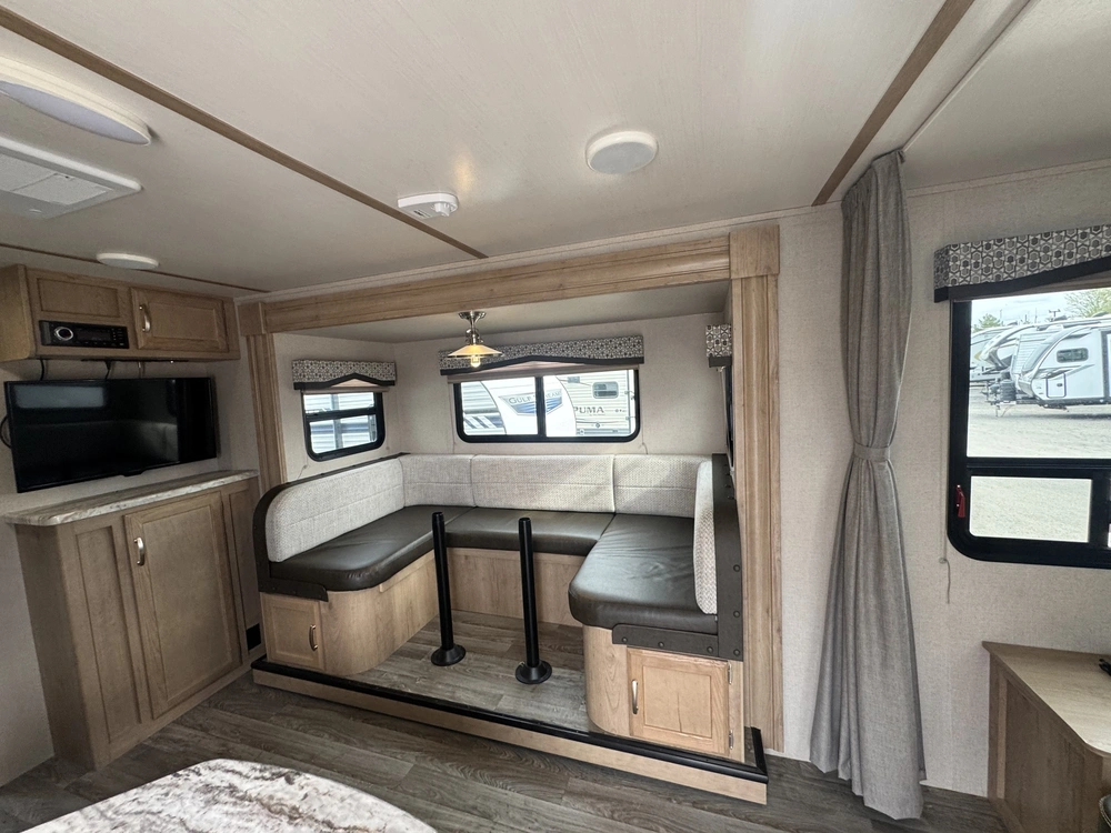 Winnebago Minnie 2201ds 2020 alt