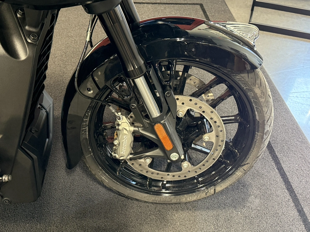 2025 Indian Motorcycle Challenger, Base alt