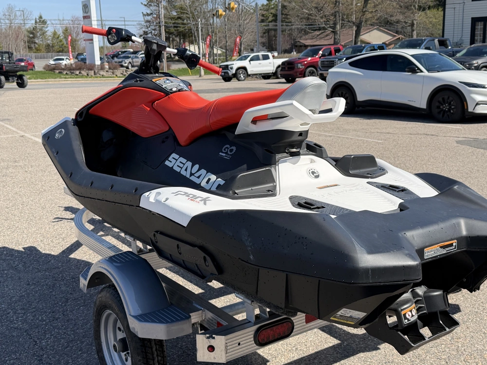 2025 Brp Spark Trixx 90 Aud Wh 3up alt