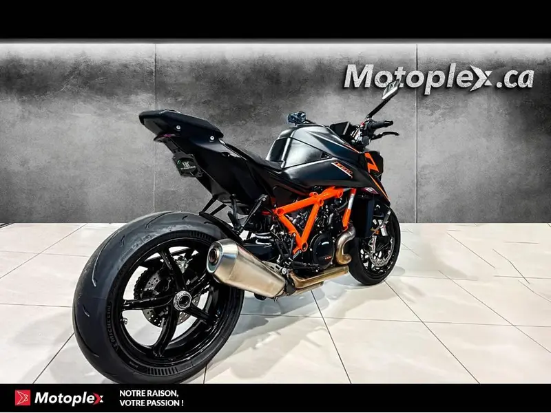 2024 KTM SUPERDUKE 1390R thumbnail 3