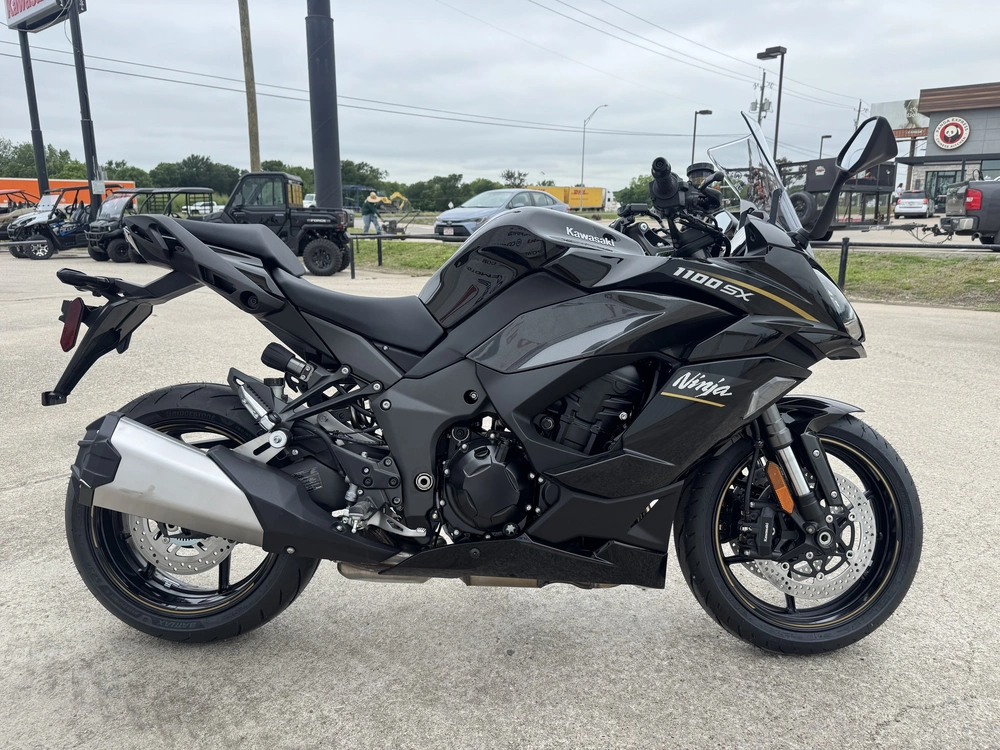 2026 Kawasaki Ninja 1100sx alt