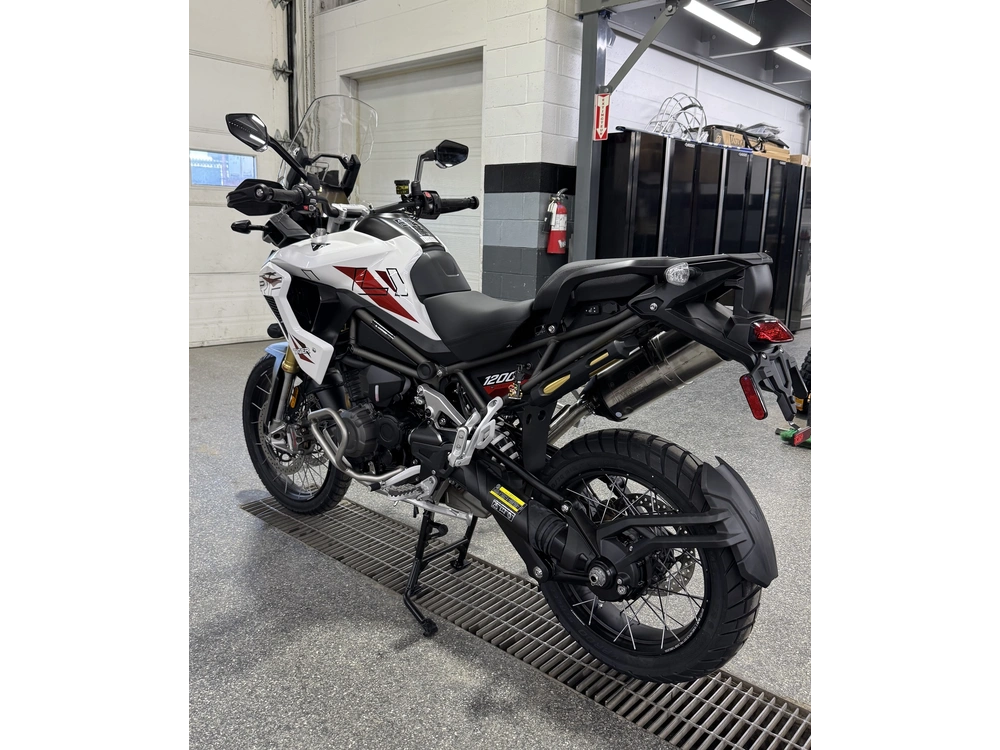 Triumph Tiger 1200 Desert Ed 2026 alt