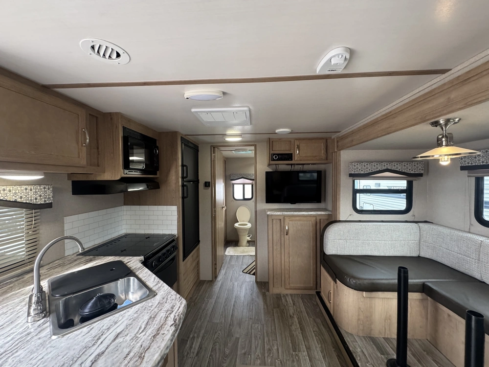 Winnebago Minnie 2201ds 2020 alt