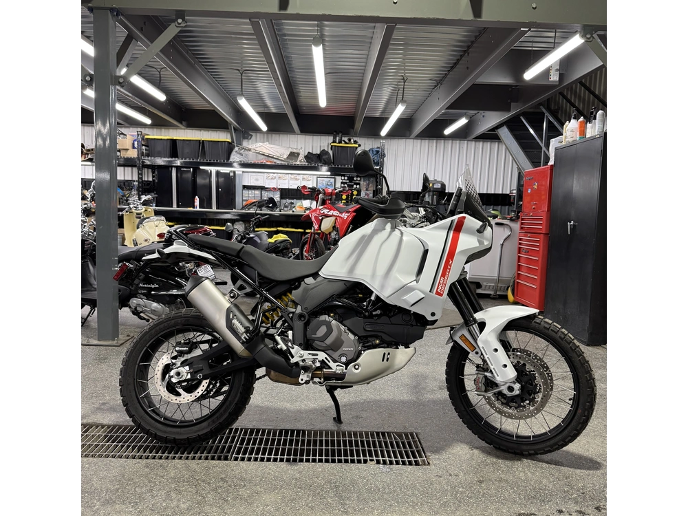 2023 Ducati Desert X alt