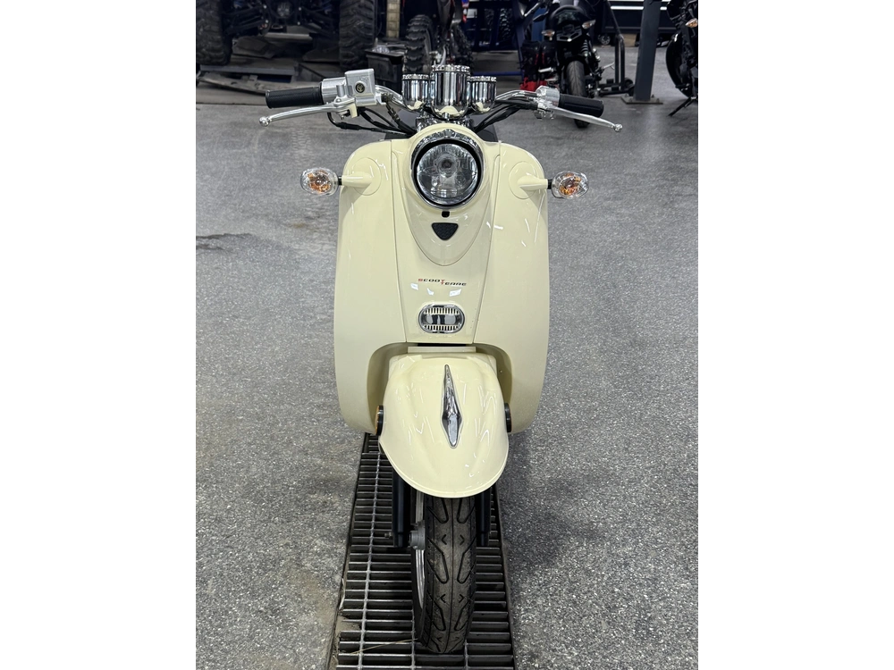 2022 Scootterre Solista alt