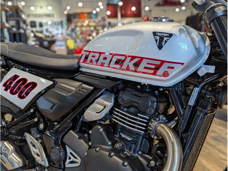 Triumph Tracker 400 // Aluminium Silver 2027