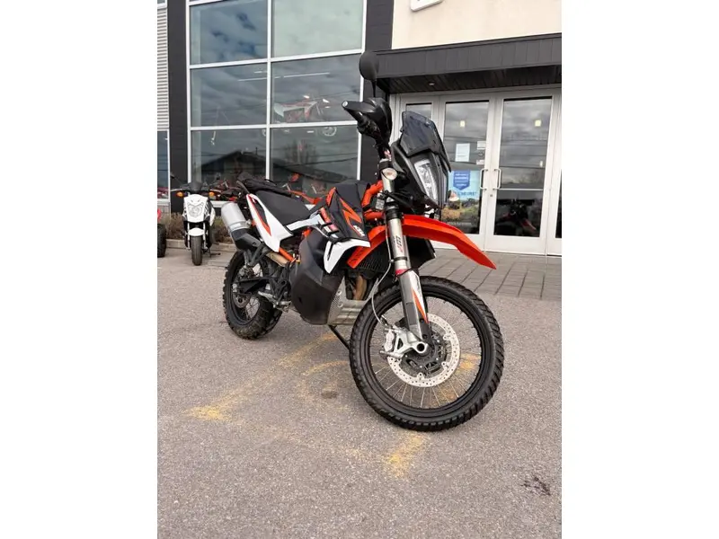 2022 KTM 890 ADV R