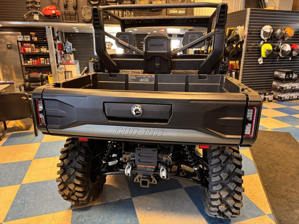 2026 Can-am 8yta Defender X Mr Hd11 With Half Doors alt