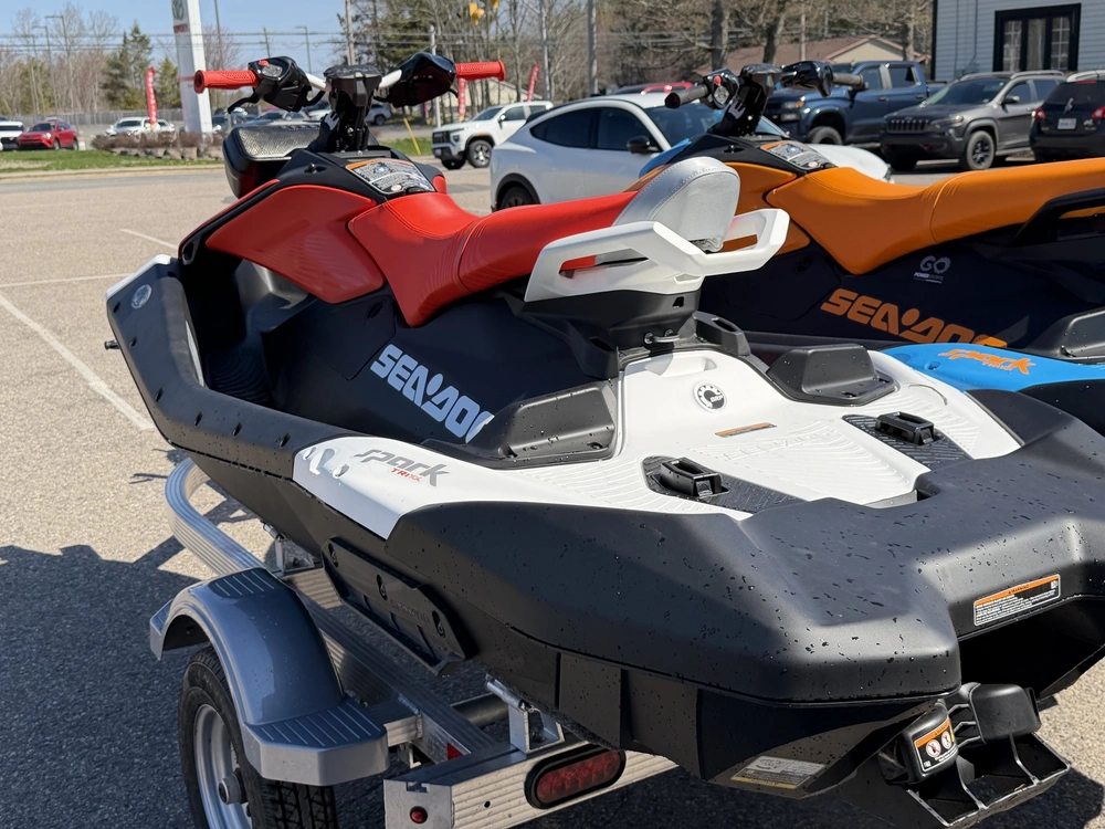 2026 Brp Spark Trixx For 3 90 Hp (sound System) (canada) alt