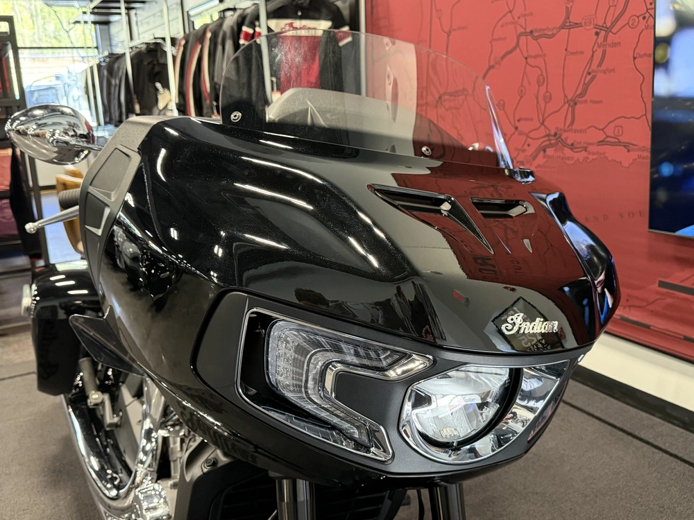 2025 Indian Motorcycle Challenger, Base alt