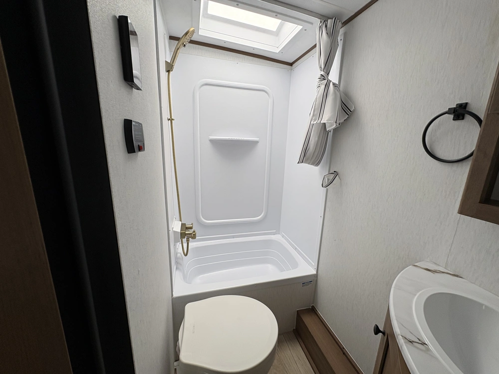 Coachmen Apex Nano 186bh 2026 alt