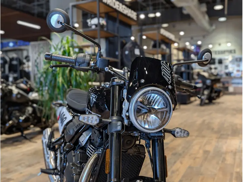 2027 Triumph Tracker 400 // Phantom Black