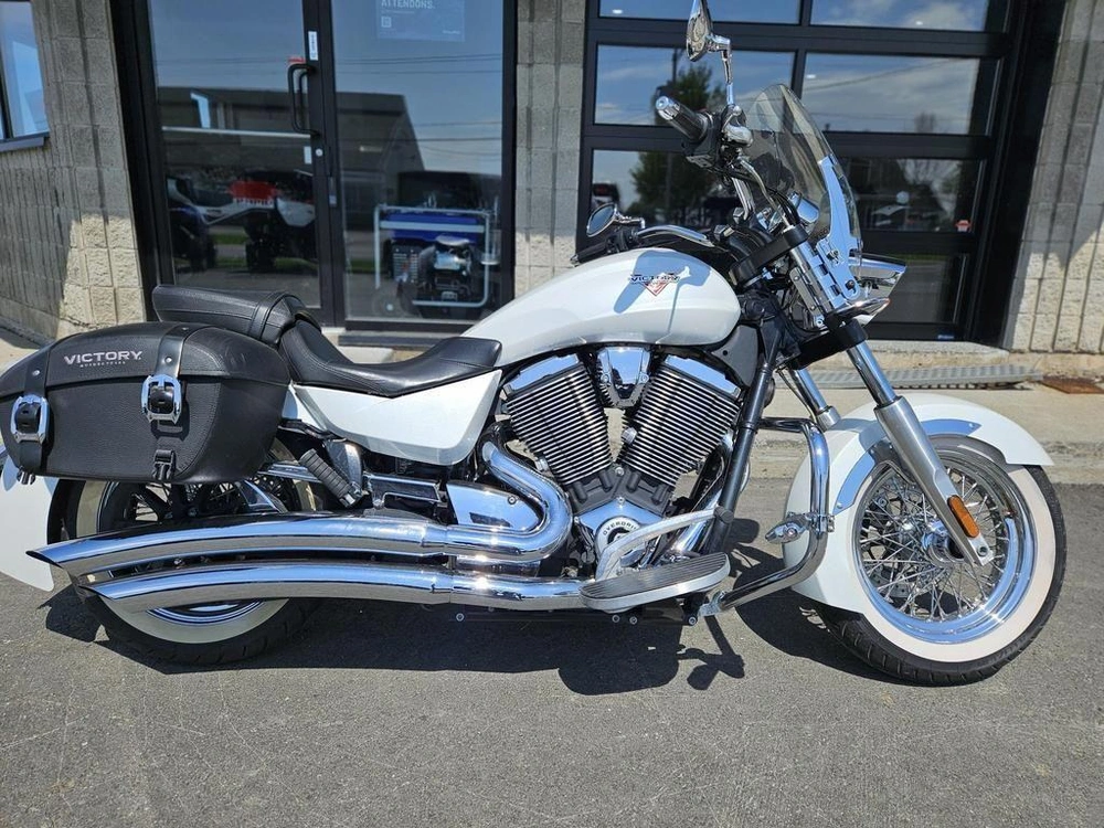 Victory Motorcycles Victory Motorcycles Boardwalk 1700 2013 alt