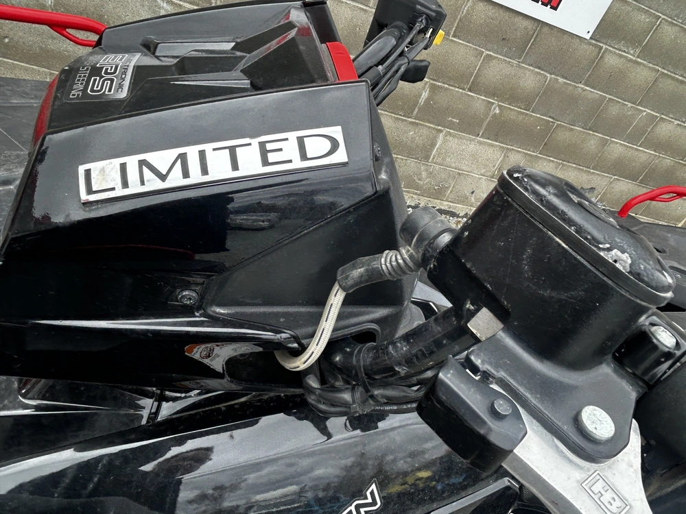 2015 Polaris Spt570 Spblack Pearl Le alt