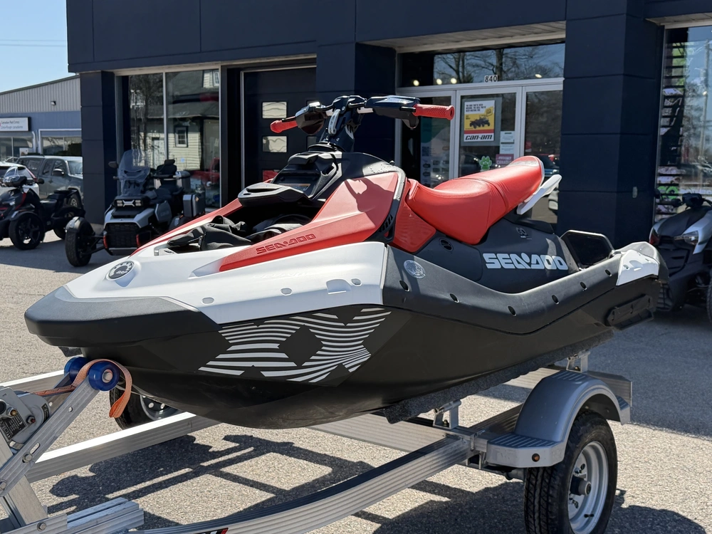 2025 Brp Spark Trixx 90 Aud Wh 3up alt