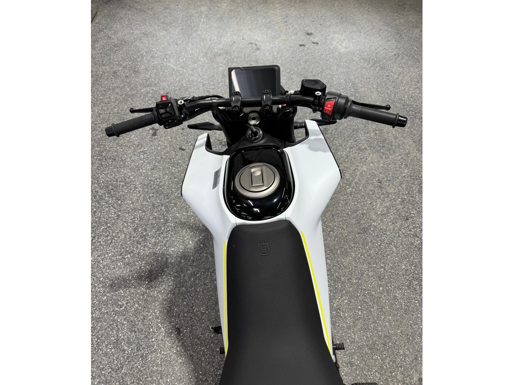 Husqvarna Vitpilen 401 B.d. 2024 alt