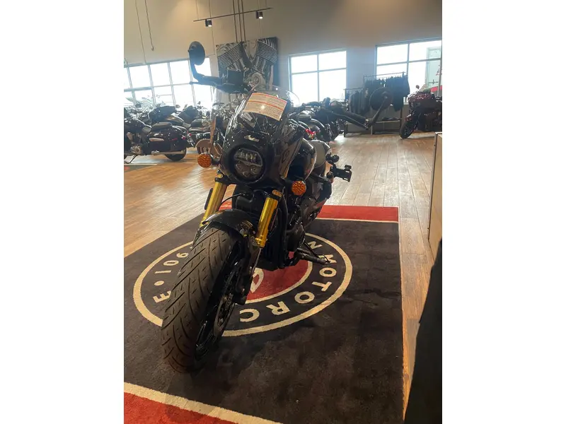 2026 Indian Motorcycle 101 SCOUT - ONYX BLACK CRYSTAL W/ GRFX