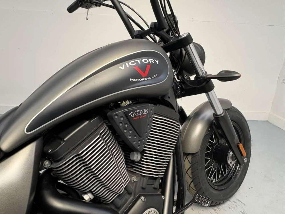 2017 Victory Motorcycles Gunner alt