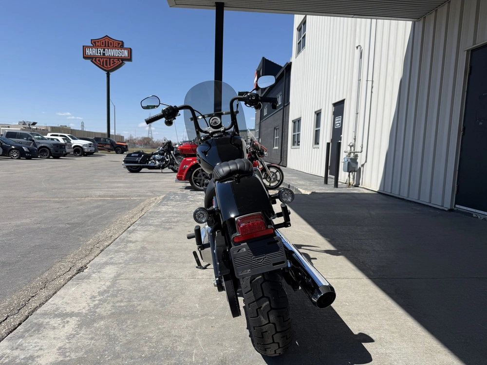 2025 Harley-davidson Street Bob *new Bike. Clearance Price.* alt