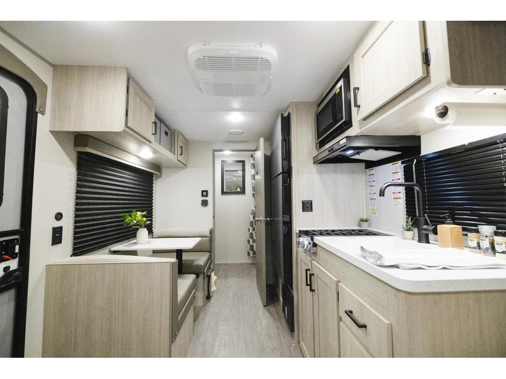 2025 Forest River Aurora 15rbx alt