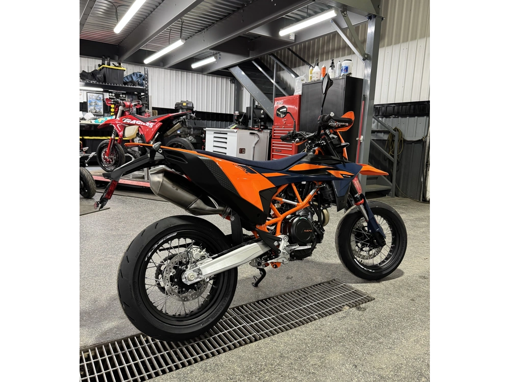 2026 Ktm 690 Smc R alt