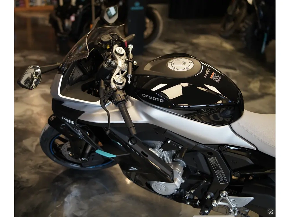 Cfmoto 675 Ss Noir 2026 alt