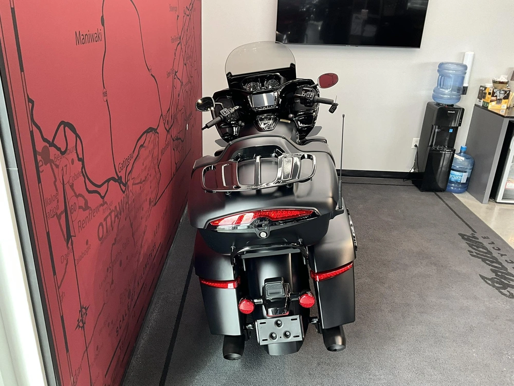 2026 Indian Motorcycle Pursuit Dark Horse + 112 Package alt