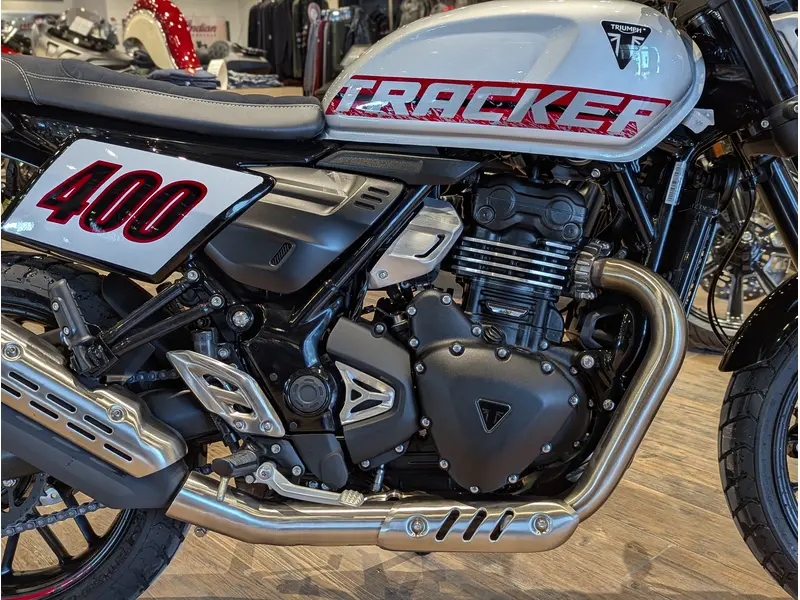 Triumph Tracker 400 // Aluminium Silver 2027