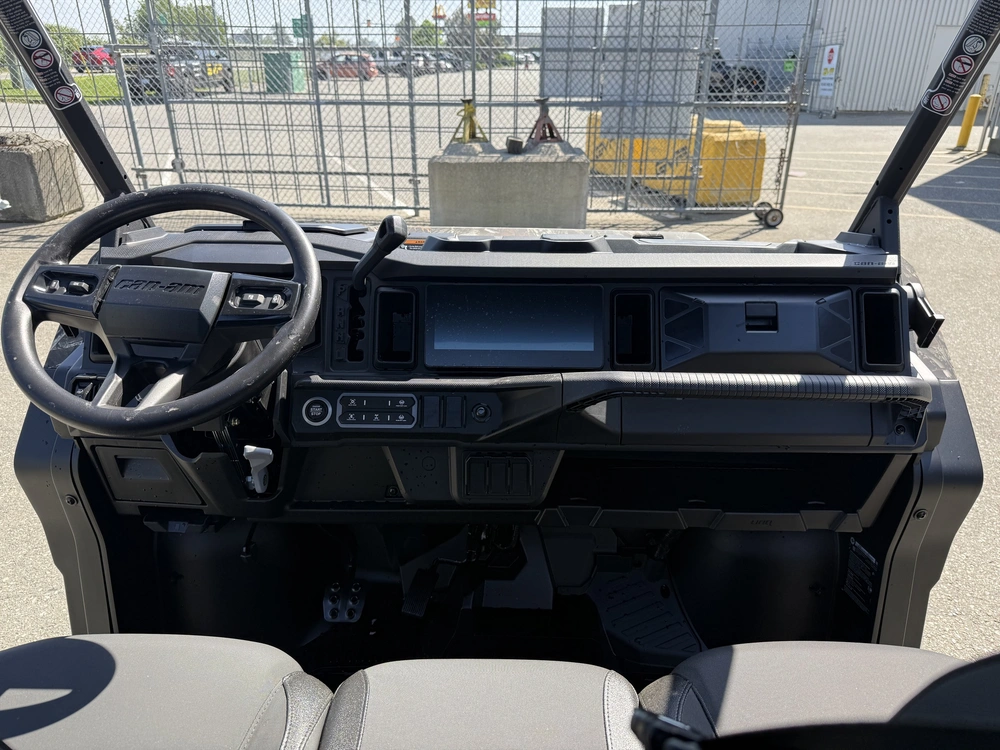 2026 Can-am Defender Xt Hd11 With 10.25' Infotainment alt